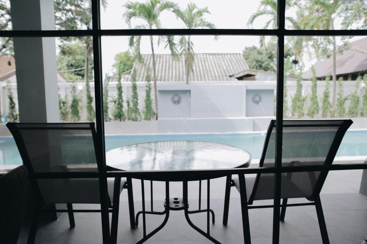 La Riva Boutique Hotel Kamphaeng Phet Exterior photo