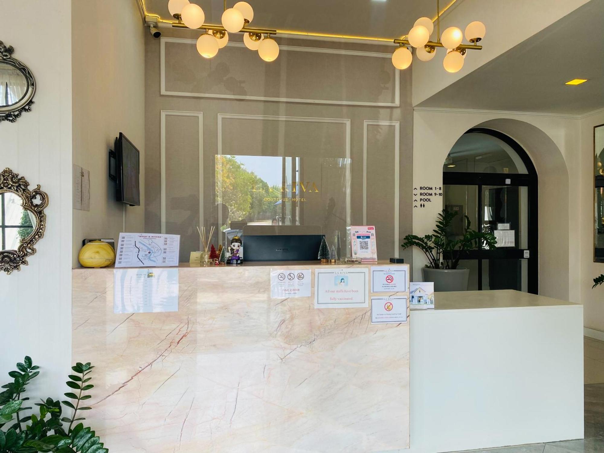 La Riva Boutique Hotel Kamphaeng Phet Exterior photo