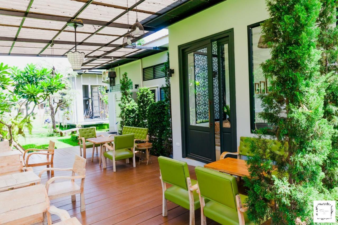 La Riva Boutique Hotel Kamphaeng Phet Exterior photo